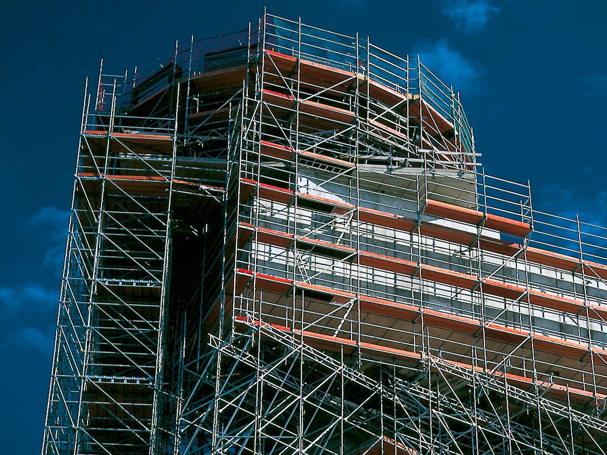 Flughafen Tower Nürnberg, eingerüstet von A&U Gerüstbau
