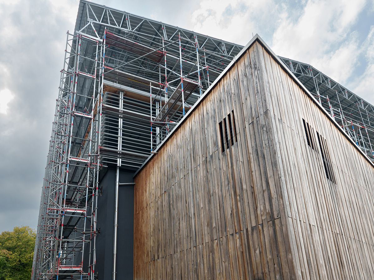 Turnhalle Ebersberg eingerüstet von A&U Gerüstbau