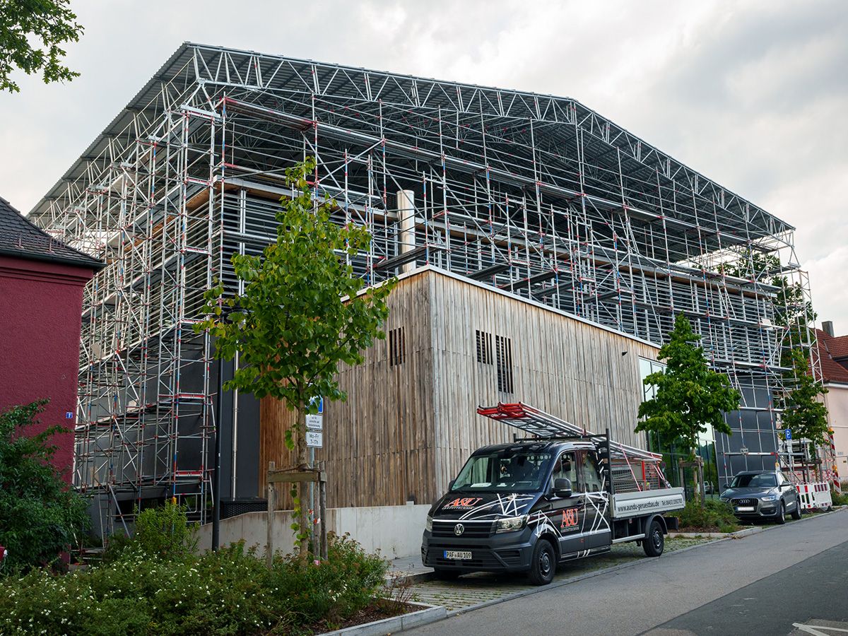 Turnhalle Ebersberg eingerüstet von A&U Gerüstbau