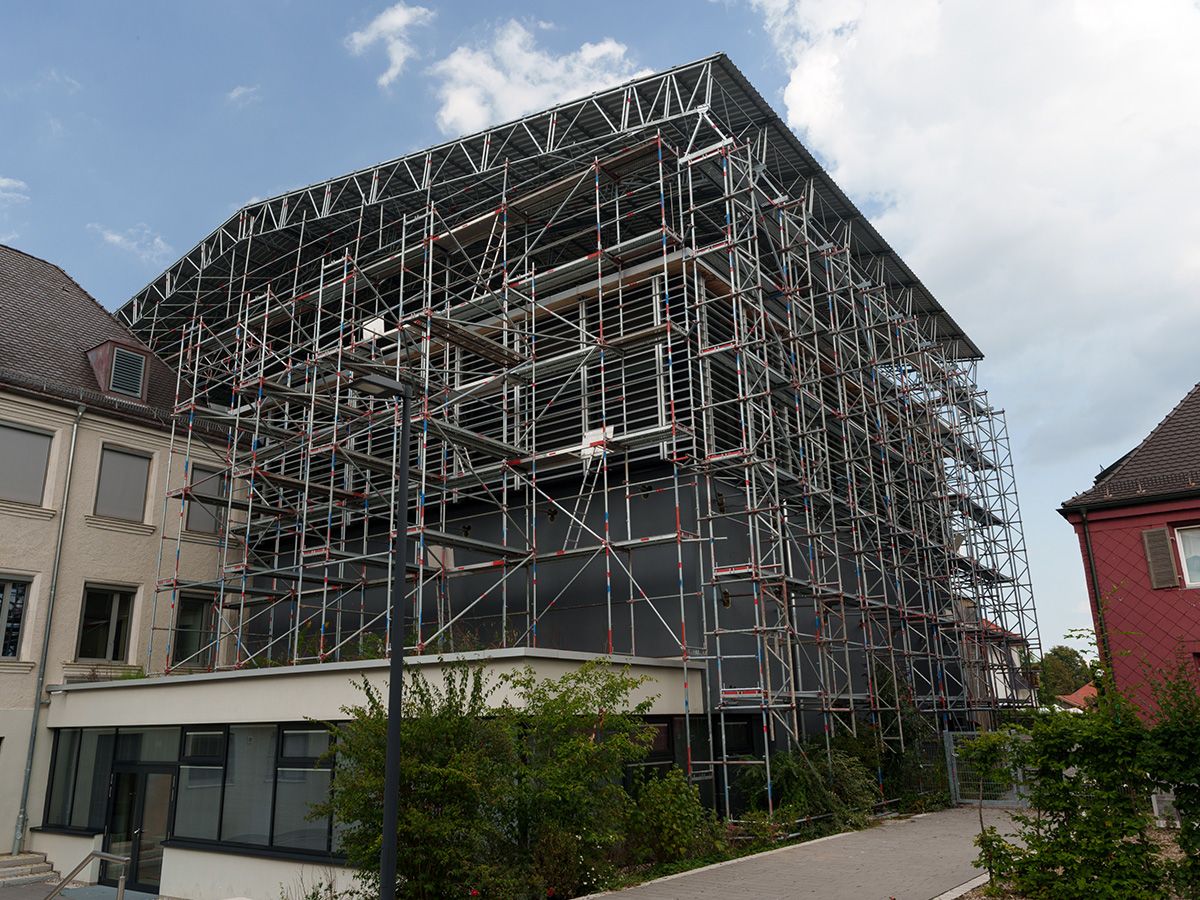 Turnhalle Ebersberg eingerüstet von A&U Gerüstbau