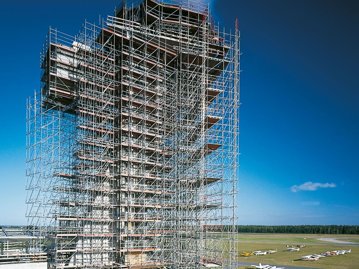 Flughafen Tower Nürnberg, eingerüstet von A&U Gerüstbau