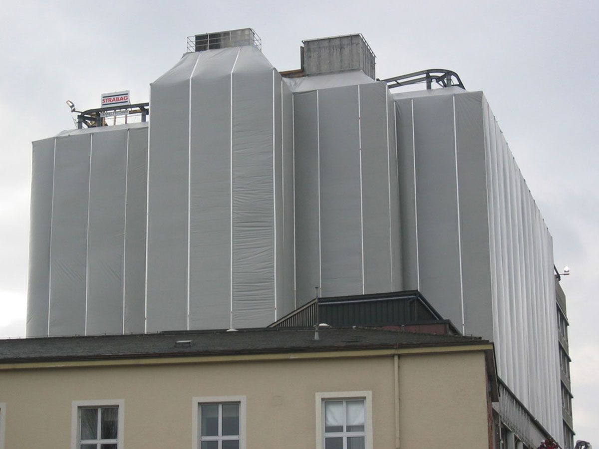 Krankenhaus Vöcklabruck, eingerüstet von A&U Gerüstbau