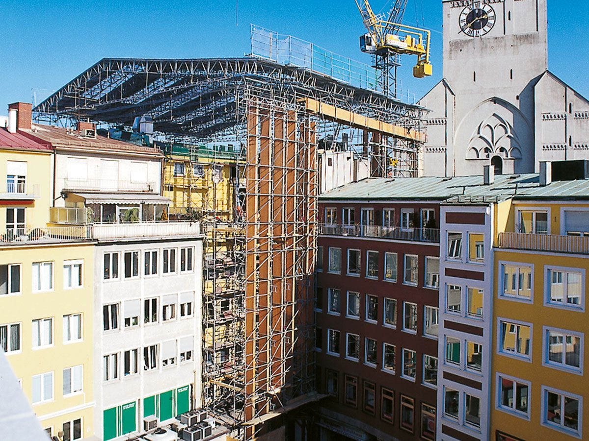 Petershof in München, eingerüstet vn A&U Gerüstbau